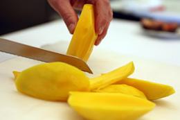 Sbucciare il mango